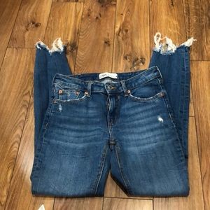 Skinny Jean Zara distress bottom